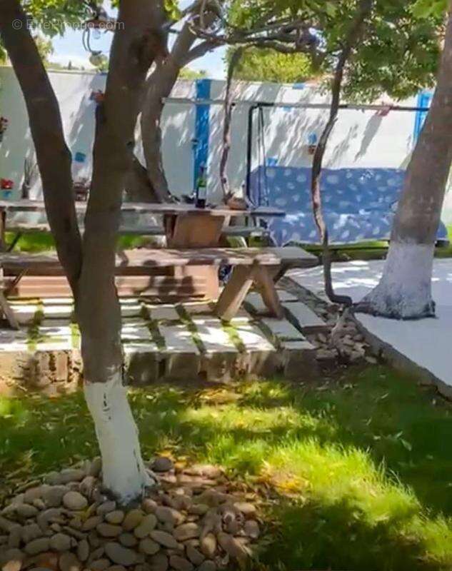 Maison à VIC-LA-GARDIOLE