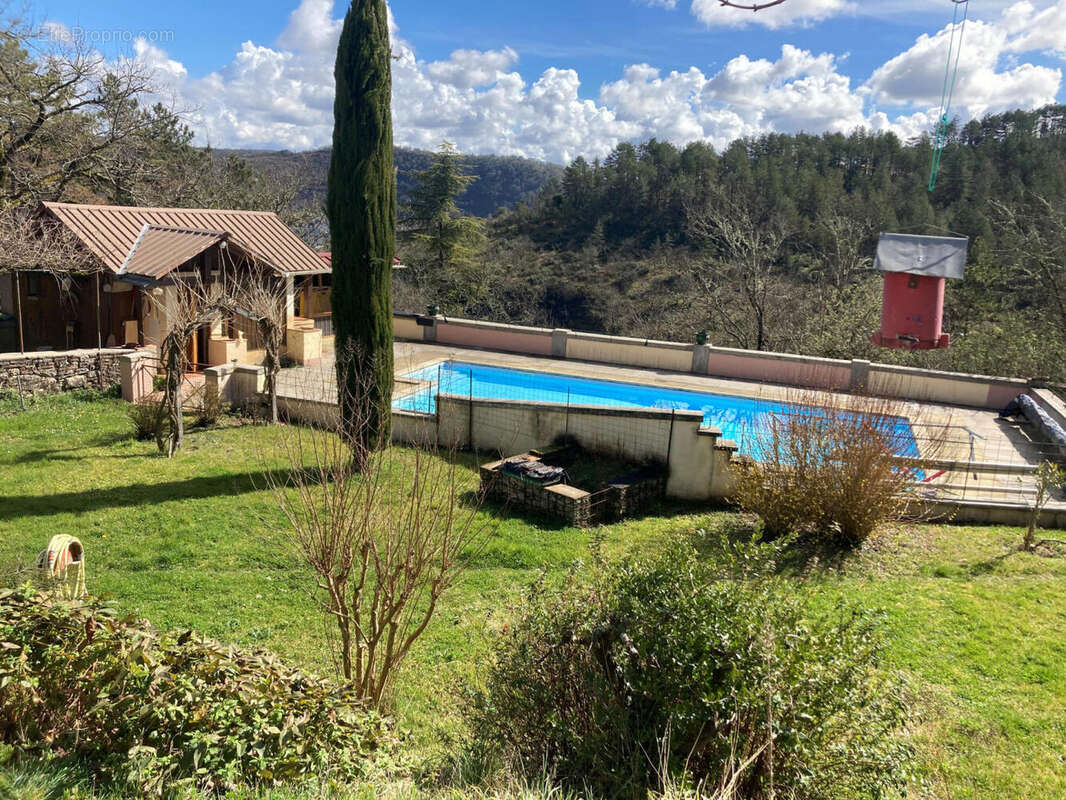 vue piscine - Maison à CAHORS