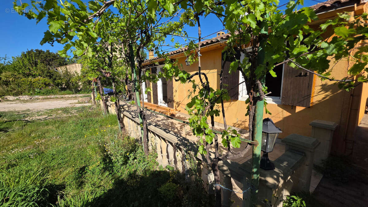 Maison à LES ANGLES