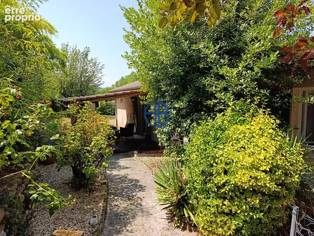 À Villa avec piscine et vue panoramique à Beausemblant - photo 2