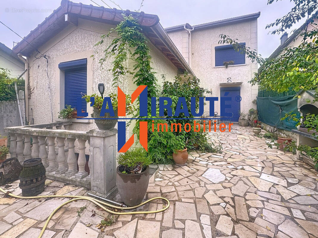 Maison à SARTROUVILLE