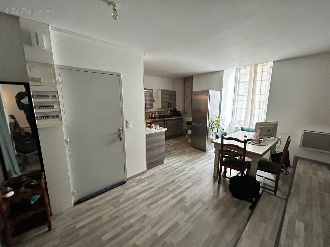Appartement à BARBEZIEUX-SAINT-HILAIRE