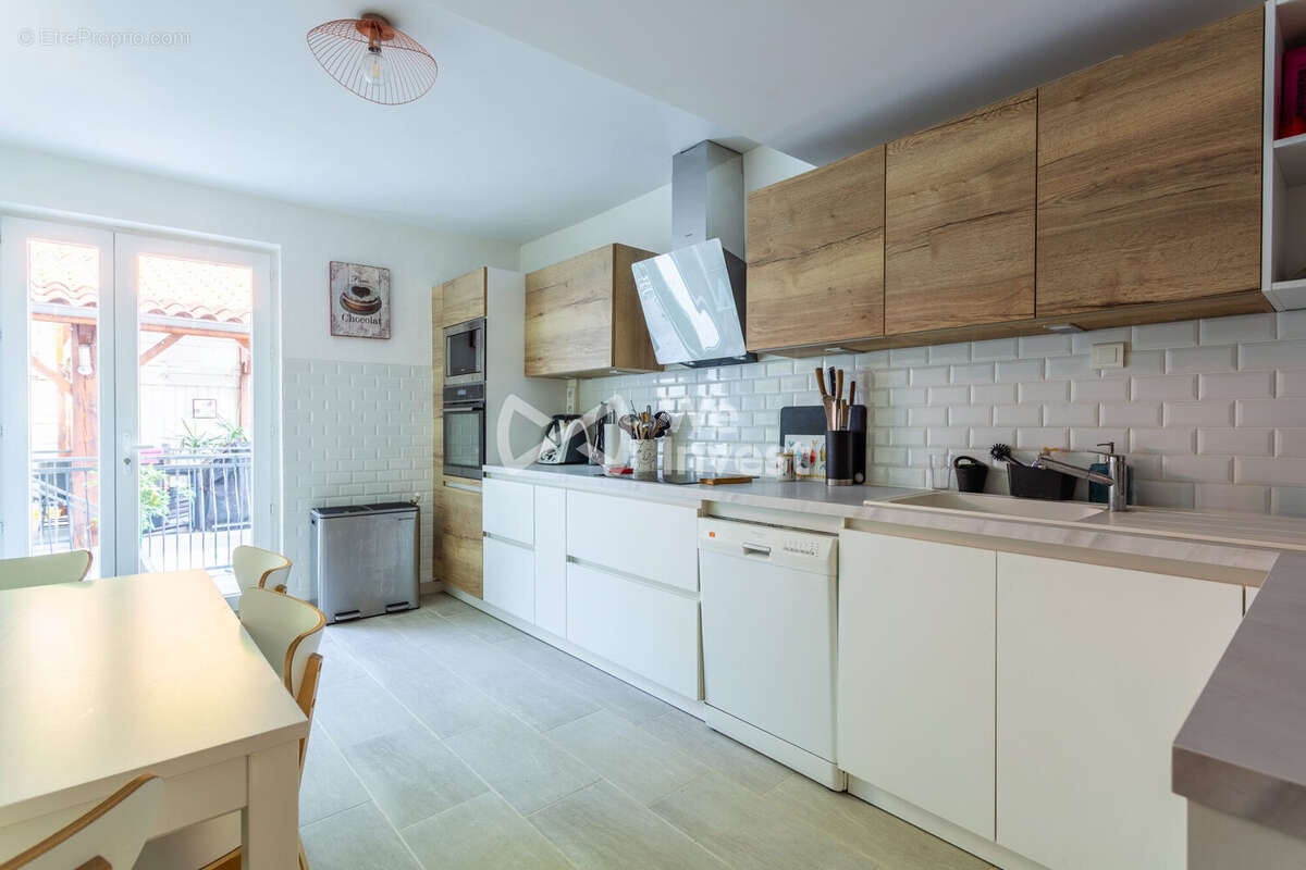 Maison 182 m² à Vernaison  - photo 8