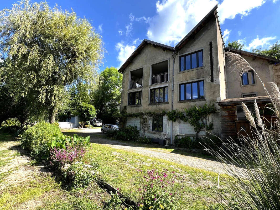 5 JAN - OVERVIEW - Maison à SAINT-JUNIEN