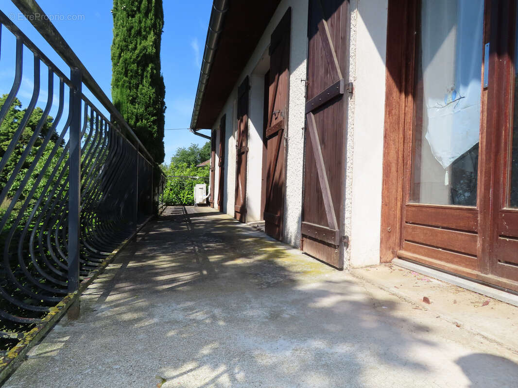 Maison à LEYRIEU