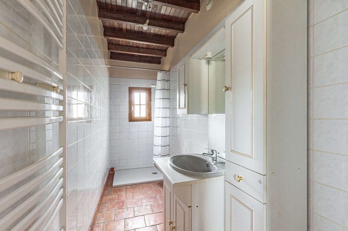 Propriété avec maison, piscine et ancien restaurant - photo 11