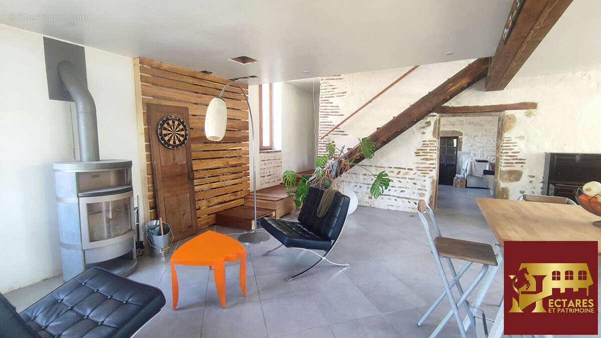 Maison à CHALAMONT