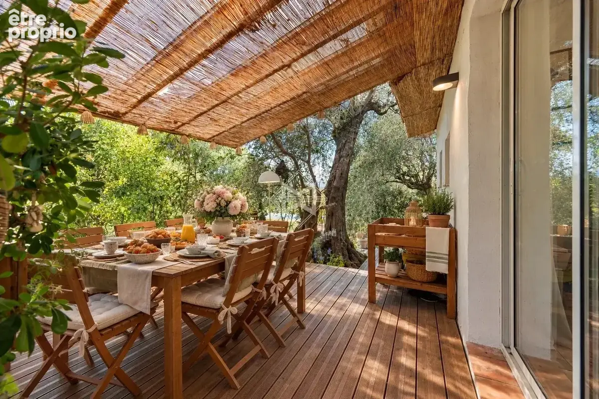 Charmante propriété provençale avec piscine, dépendances et aperçu mer - photo 8