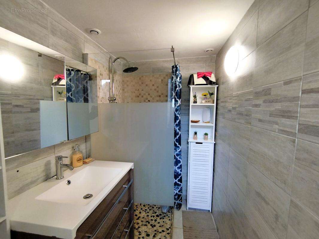 Maison à MOGNENEINS