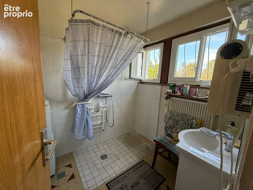 A vendre à Bons en Chablais Maison à rénover de 150 m² utiles avec sous-sol complet et annexes - photo 11