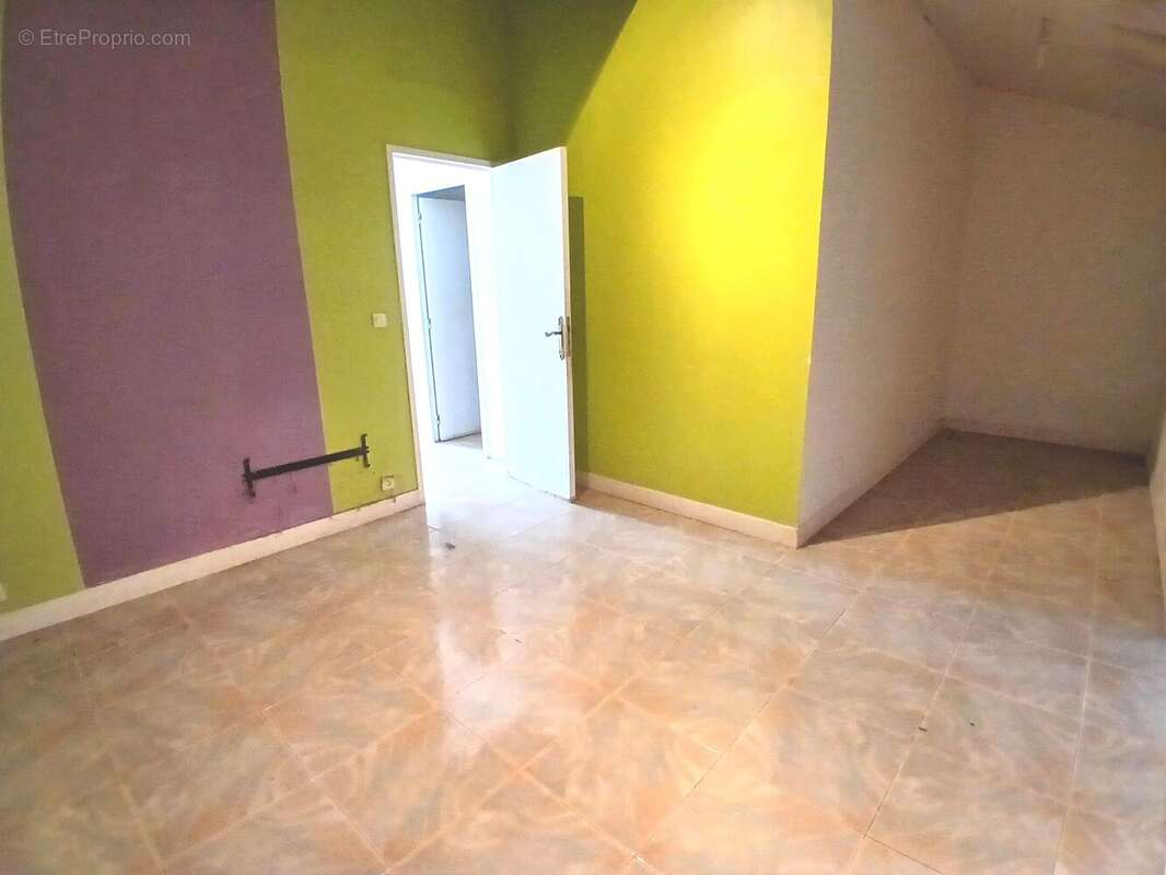 Jolie maison en pierre à rénover - photo 8