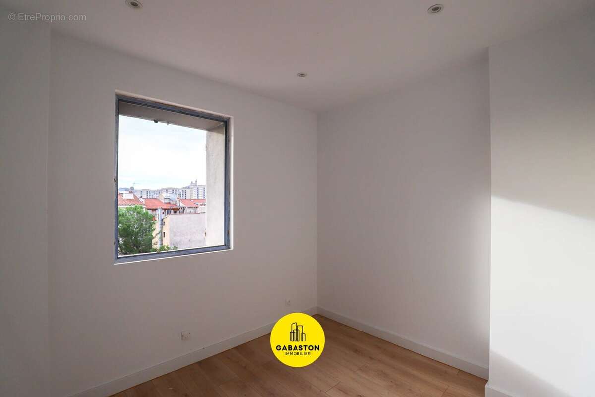 Appartement à MARSEILLE-1E