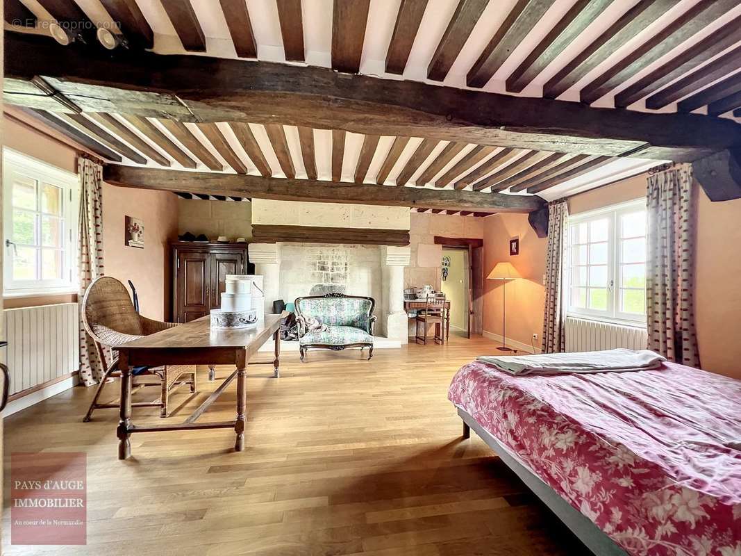 Maison à SAINT-PIERRE-SUR-DIVES