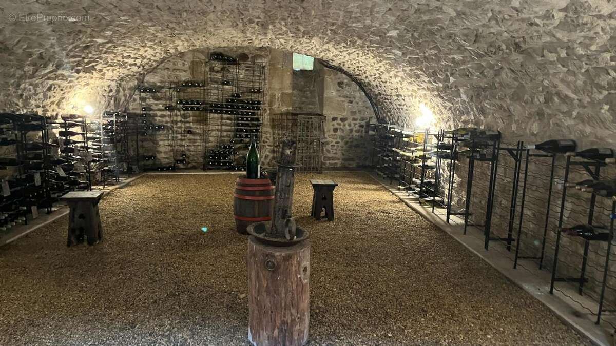 Hôtel particulier du 18ème siècle ouvrant sur cour fermée - photo 22
