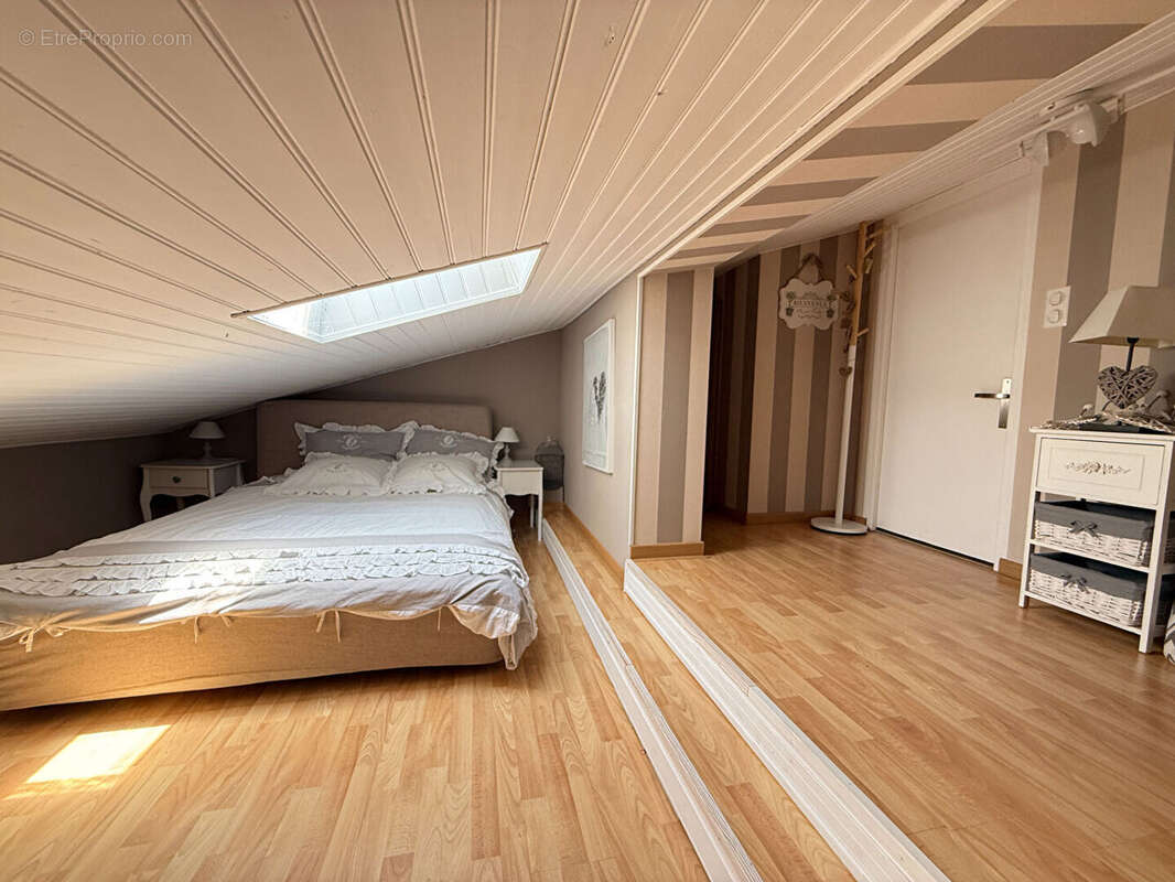 Maison dans quartier recherché avec beaux volumes et piscine - photo 14