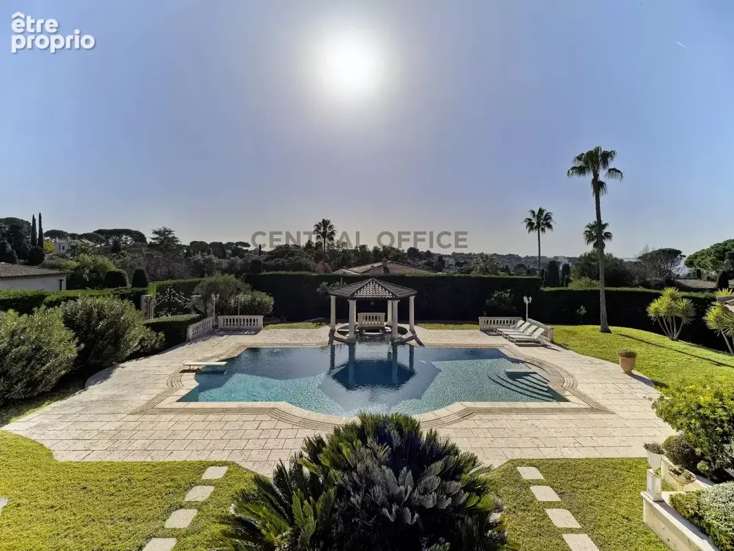 CAP D’ANTIBES,  Luxueuse propriété au sein d’un domaine privé sur le versant ouest - photo 2