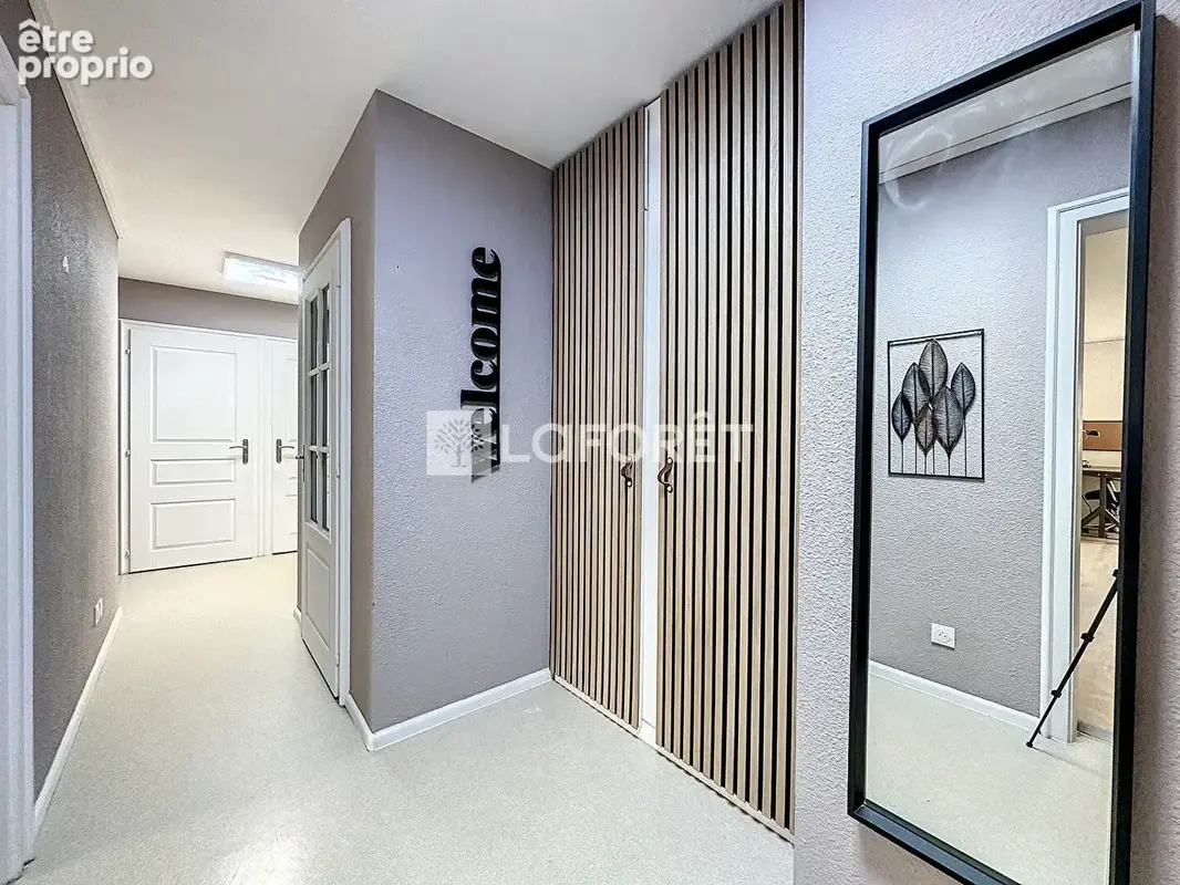 T5 de 83,01 m²  4 chambres  balcon  cave  au calme - photo 5