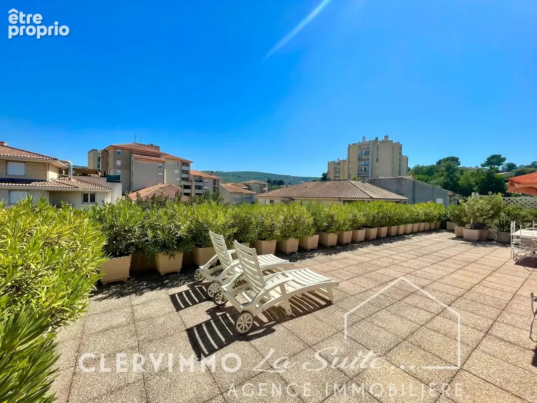 Dernier etage - 115 m2 - un exterieur d'exception de 110 m2 - aubagne - photo 3