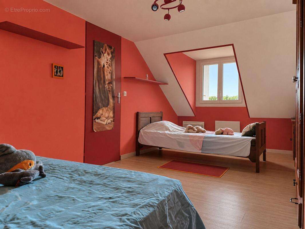 Maison sur sous-sol 4 chambres avec dépendance - VERNANTES (49390) - photo 7