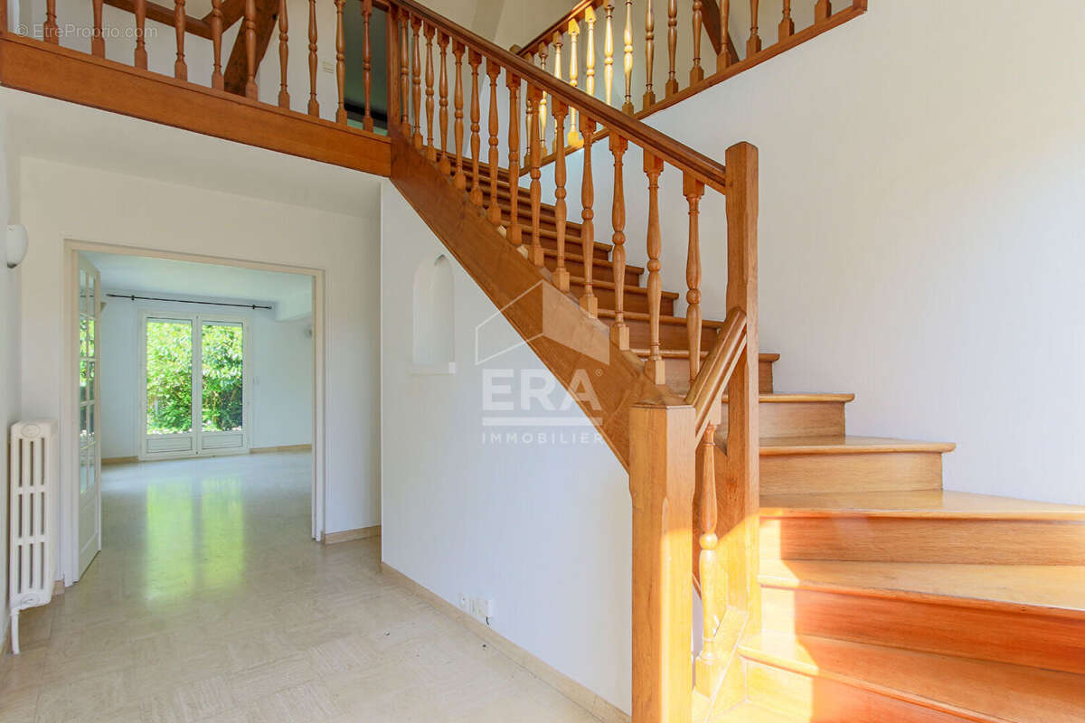 Maison à CRESPIERES