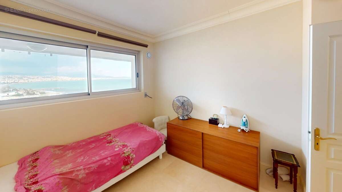 Appartement à VILLENEUVE-LOUBET