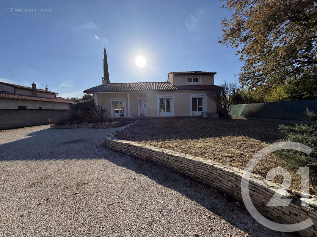 Maison à PINS-JUSTARET