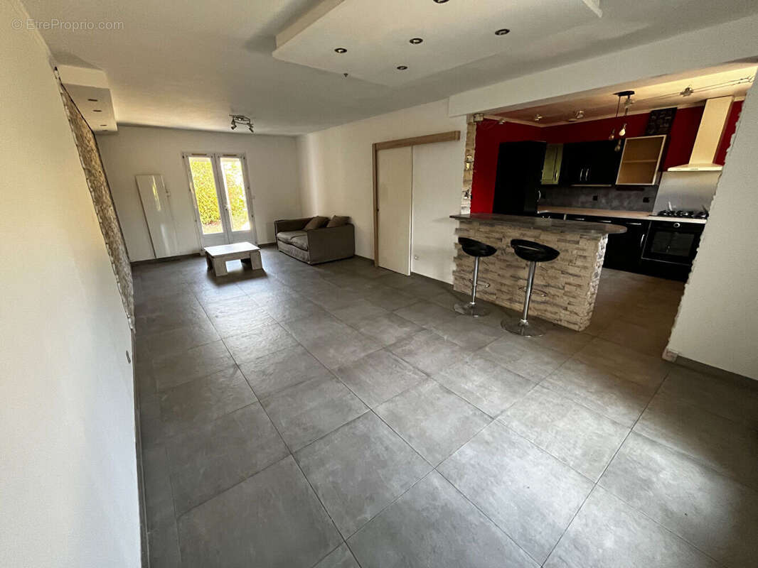 Angers proche CHU - Maison 94m2 - 5 pièces - terrain 317m2 - photo 4