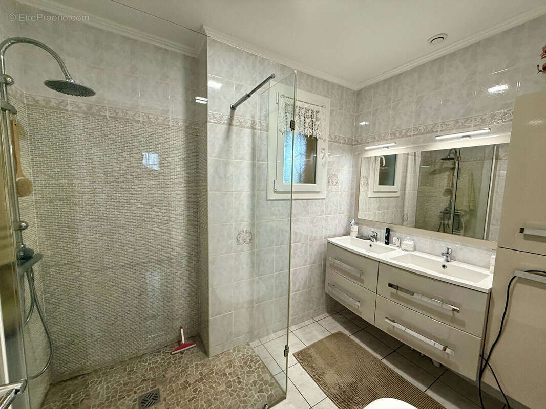 Maison à ALLEZ-ET-CAZENEUVE