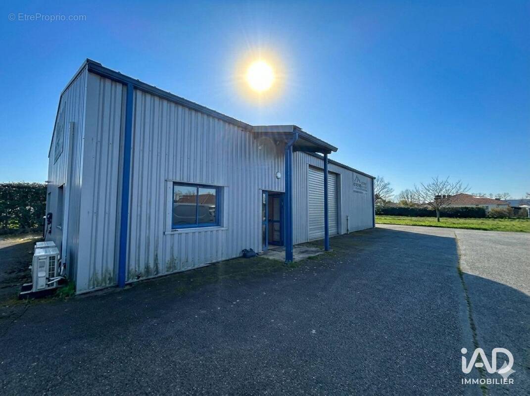 Photo 1 - Commerce à VIC-EN-BIGORRE