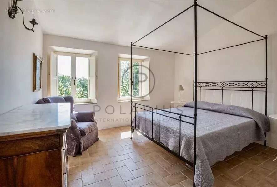 Ferme avec appartements, laboratoire de transformation et boutique à la ferme — Le Marche - photo 40