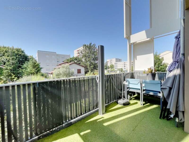 Appartement à MEYZIEU