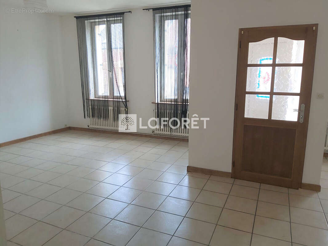 Maison à MONTBREHAIN