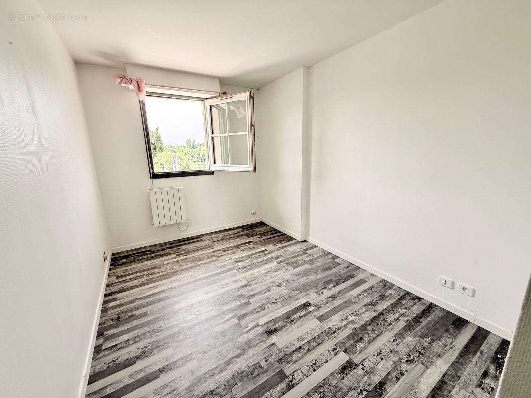 PORT CERGY – Vue exceptionnelle sur la Marina et l’Oise Idéal investisseur ou premier achat - photo 7