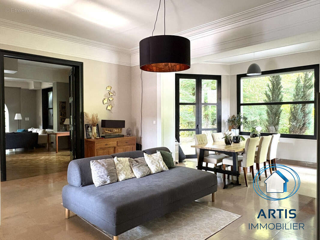 Maison 350 m² à Saint-Vincent-De-Tyrosse  - photo 3
