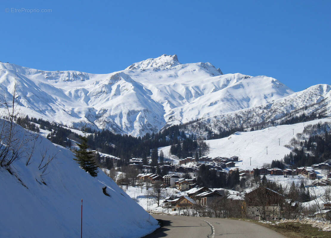 Commerce à LES AVANCHERS-VALMOREL