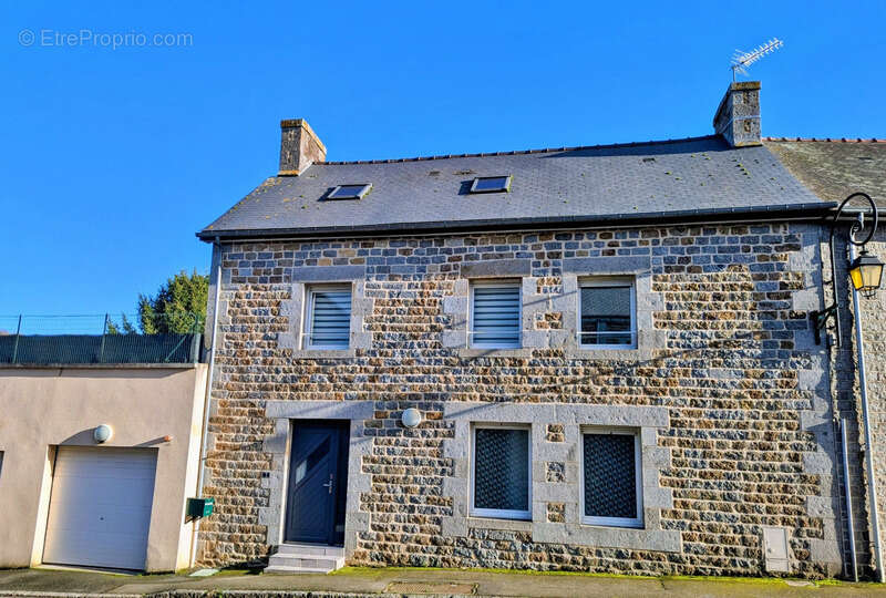 Maison à SAINT-GERMAIN-EN-COGLES