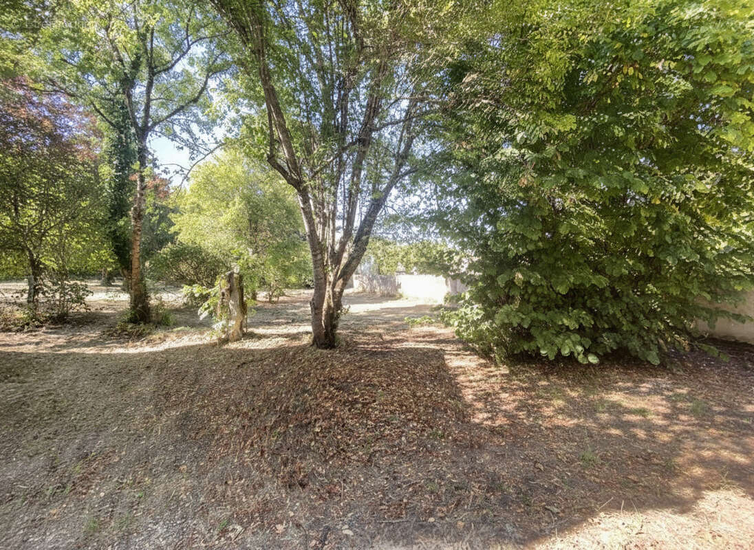 Maison à MANZAC-SUR-VERN