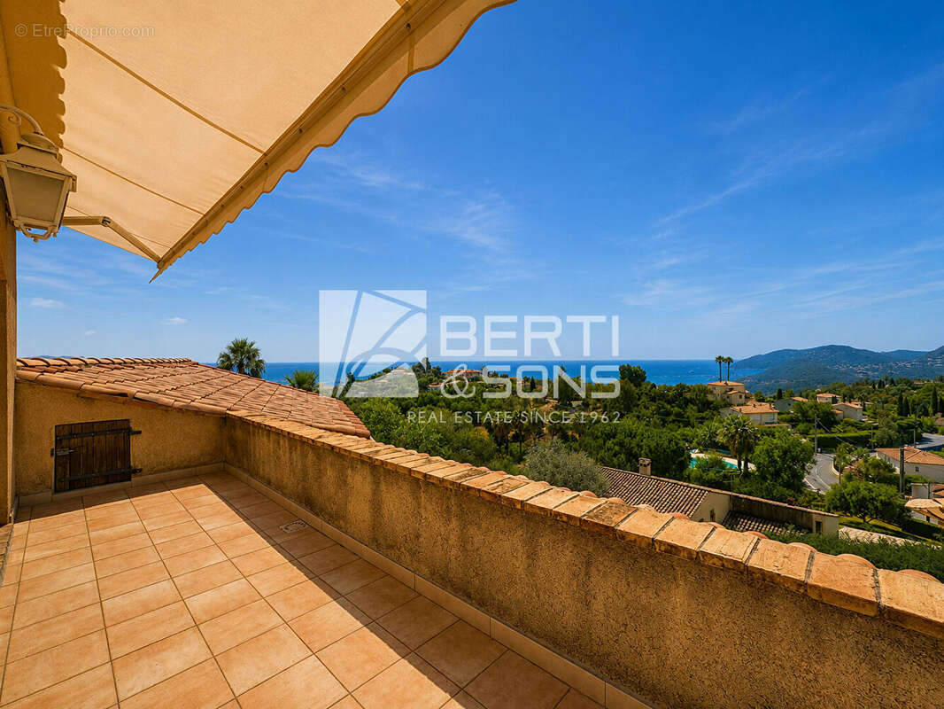 Mandelieu - vue mer - secteur recherche - villa 175 m² avec 4 chambres - piscine - garage triple  sur terrain de 2250m²  - fort  - photo 4