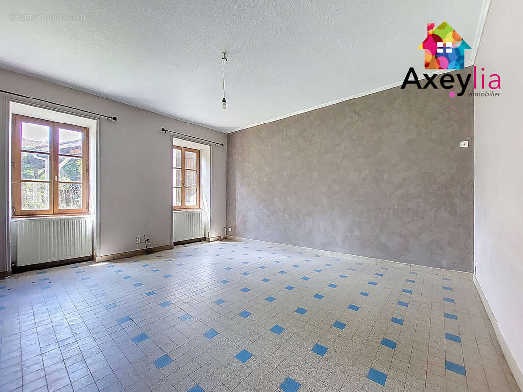 Maison à LA PACAUDIERE