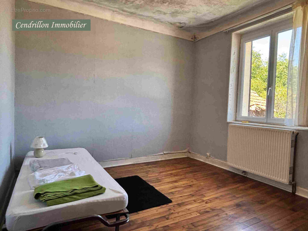 Tout petit prix ! Maison indépendante à rénover offrant un jardin, une dépendance et un emplacement privilégié - photo 15