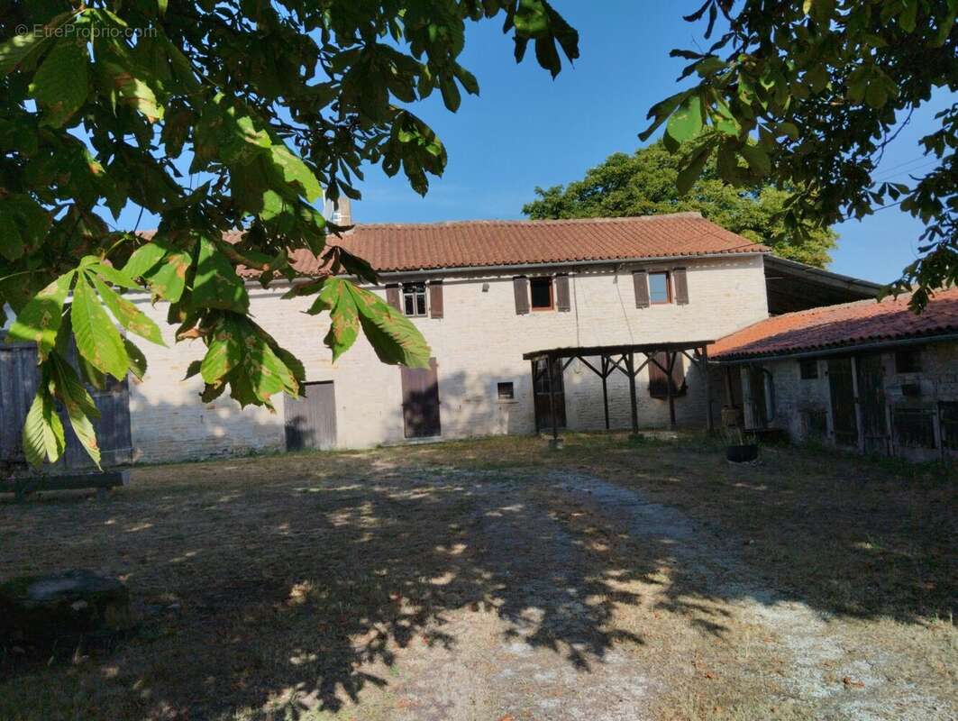 Maison à CHEF-BOUTONNE