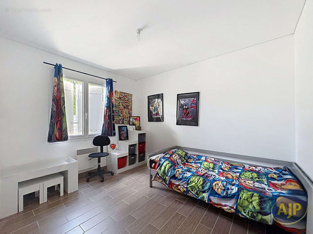 LES MAGNILS REIGNIERS - Maison de plain-pied - 4 chambres - photo 7