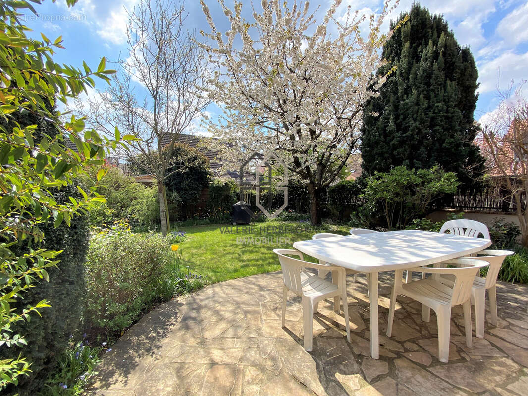 Maison à CHENNEVIERES-SUR-MARNE