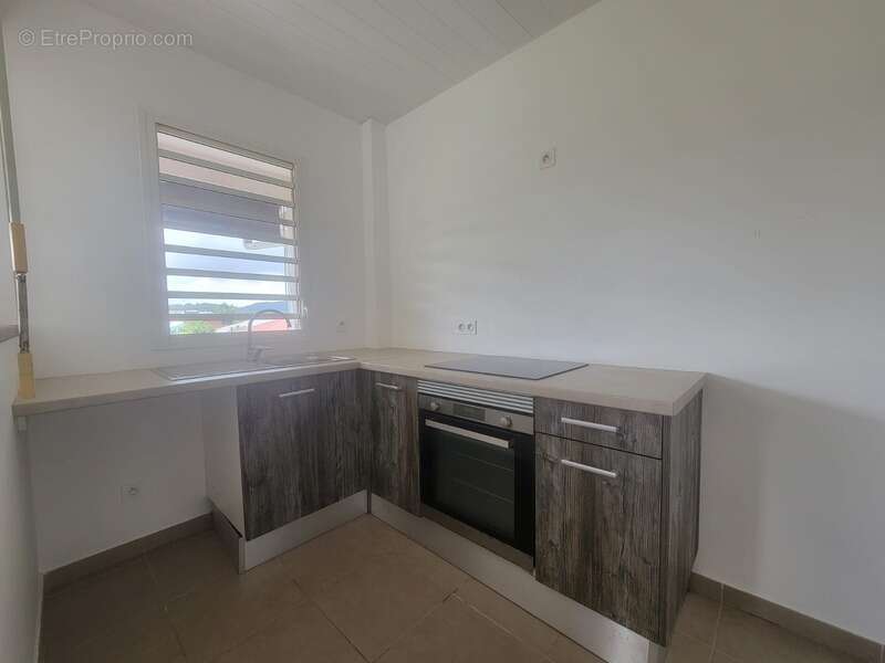 Appartement à REMIRE-MONTJOLY