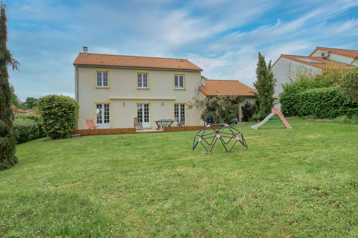 Maison à COURCELLES-CHAUSSY