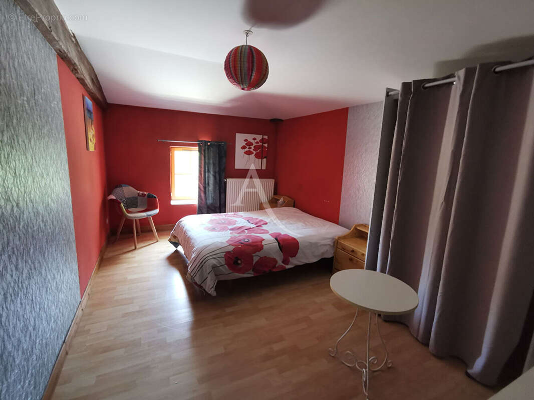 Maison à TUGERAS-SAINT-MAURICE