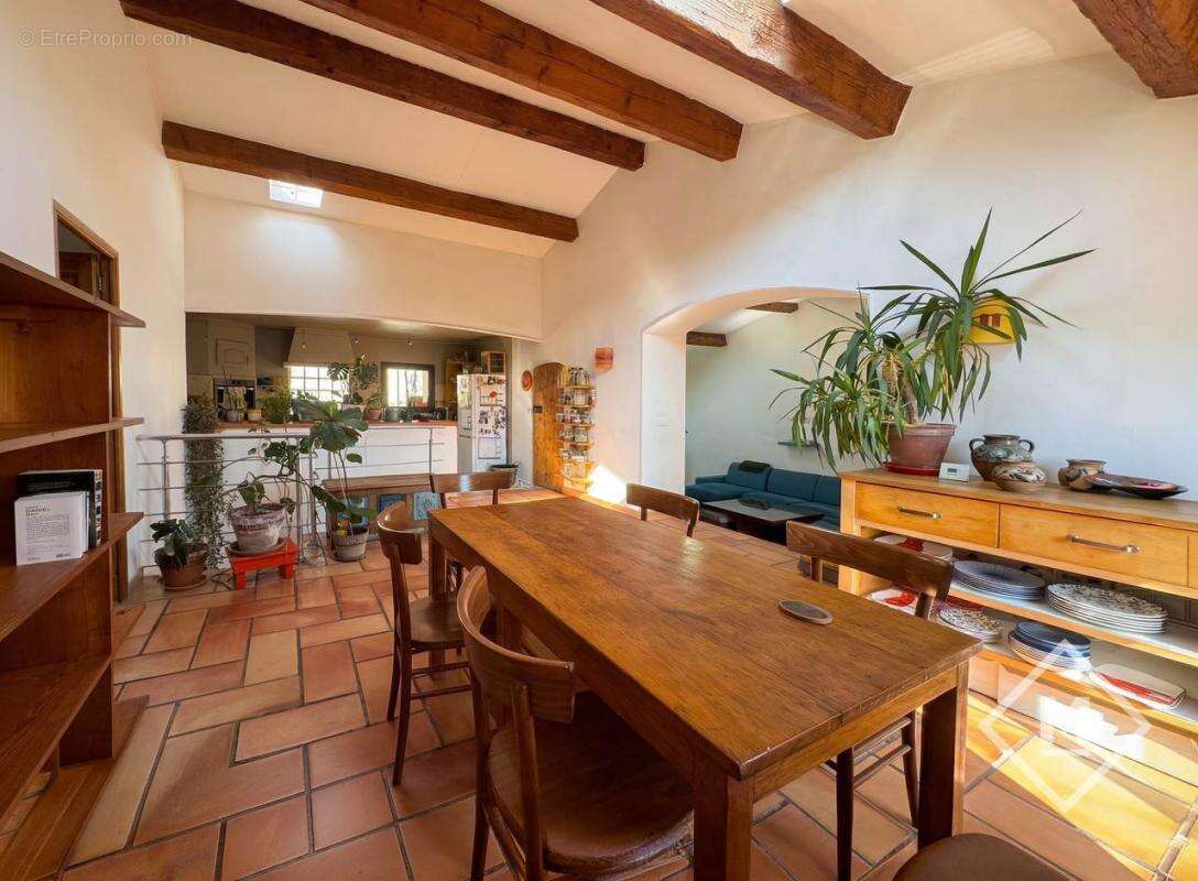 Appartement à MARSEILLE-4E