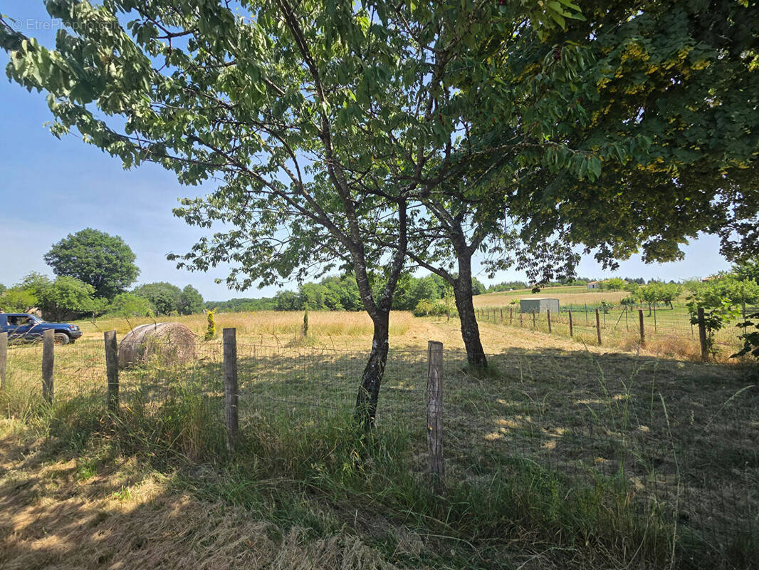 Terrain à ROUFFIGNAC-SAINT-CERNIN-DE-REILHAC