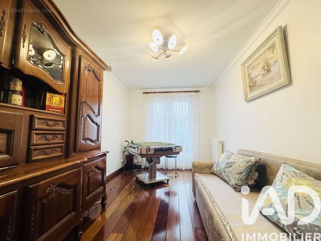 Maison 207 m² à Magny-Le-Hongre  - photo 7