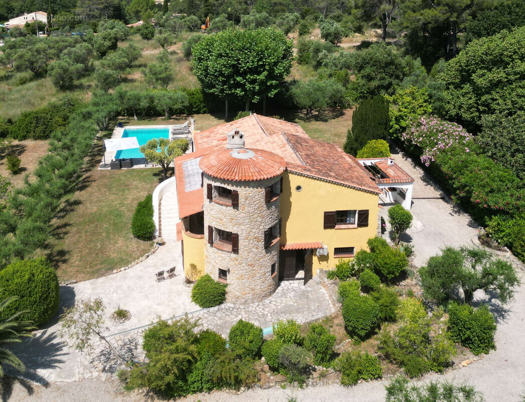 Maison à BAGNOLS-EN-FORET